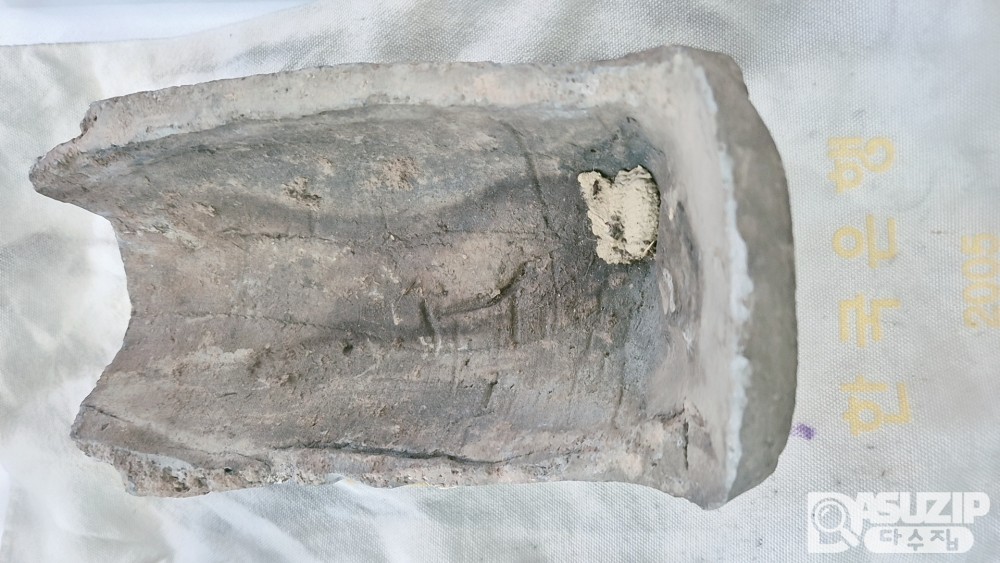 수막새(와당) 오래된 연대를 가지고 있는 기와집의 와당입니다. 일괄